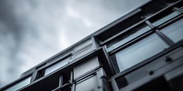 物业锁楼顶，这犯法吗？