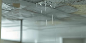 顶楼漏水到底该找物业吗?